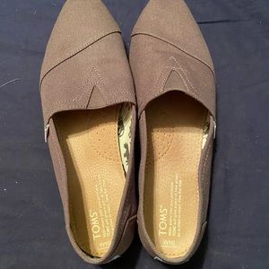 TOMS size 10 gray